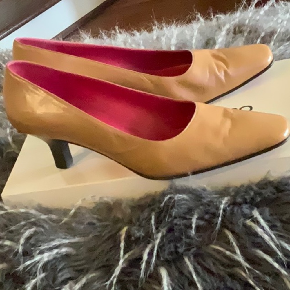 emanuel ungaro Camel Pumps